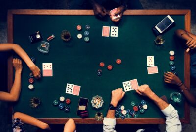 Poker, l’evoluzione: passaggio dalle sale da gioco al poker online.